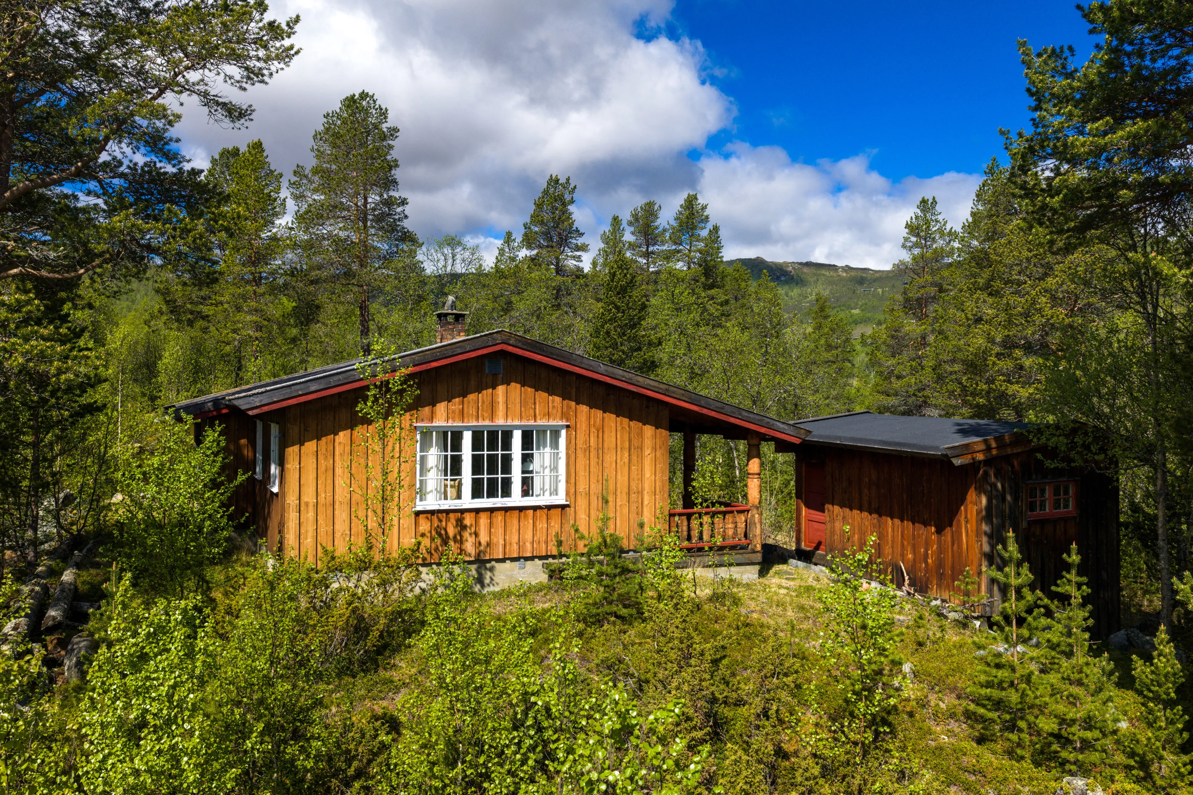 1970s Geilo Cabin: 3-Bedroom Retreat with Terrace and Mountain Access - View image 18 of 23