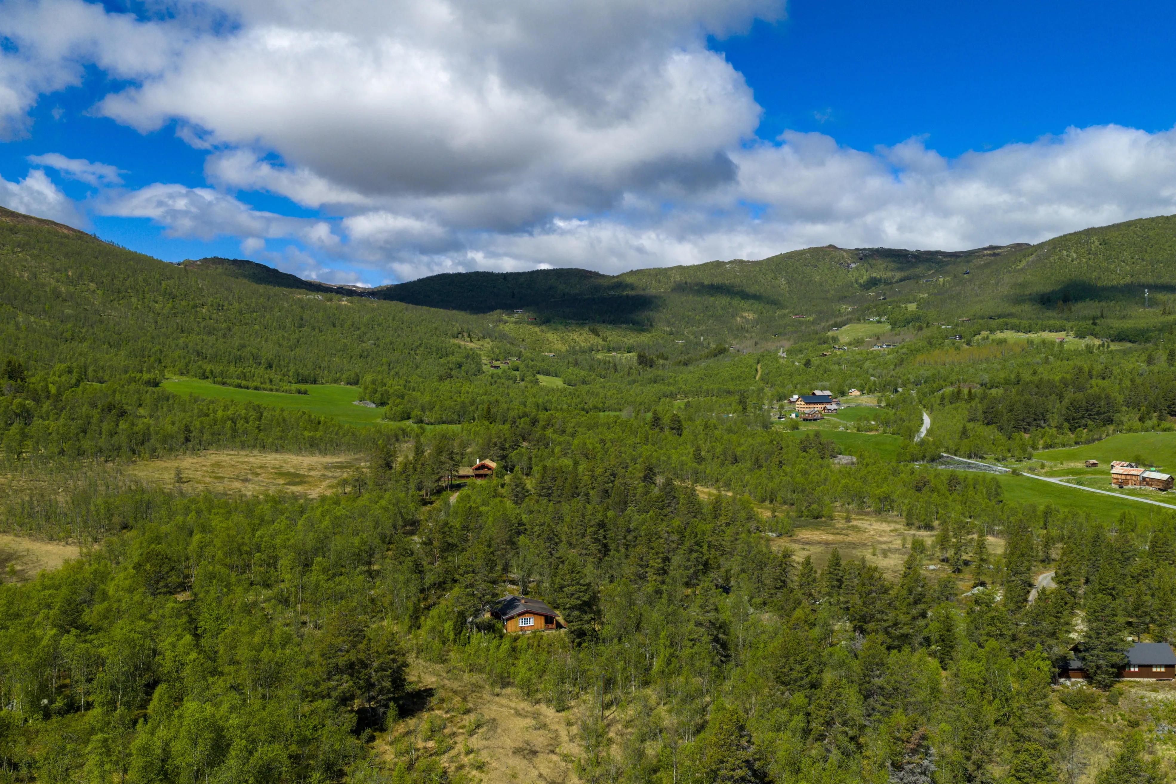 1970s Geilo Cabin: 3-Bedroom Retreat with Terrace and Mountain Access - View image 22 of 23