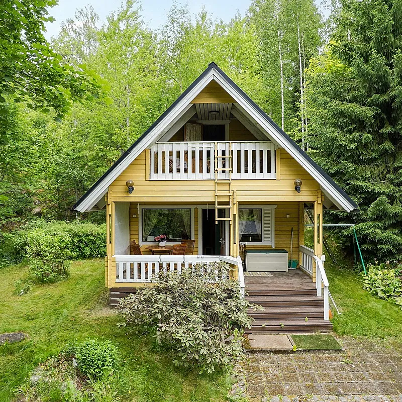 Scenic 2-Bedroom Cabin with Expansive Garden in Lahnajärvi, Finland