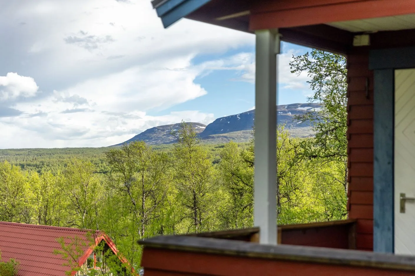 1960s Swedish Country House with Expansive Grounds in Bruksvallarna - Image 2