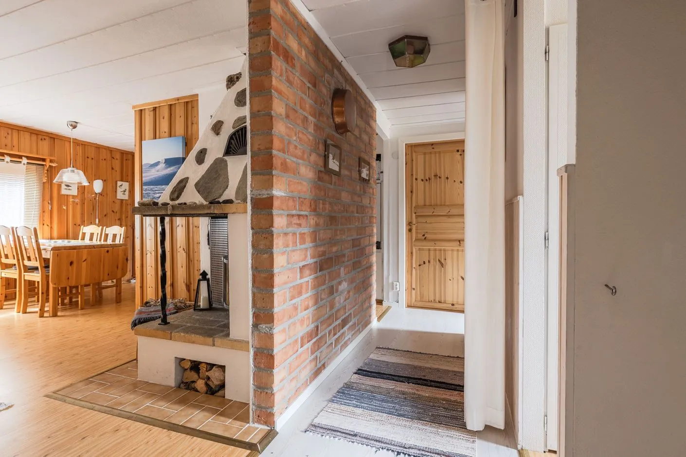 1960s Swedish Country House with Expansive Grounds in Bruksvallarna - Image 4