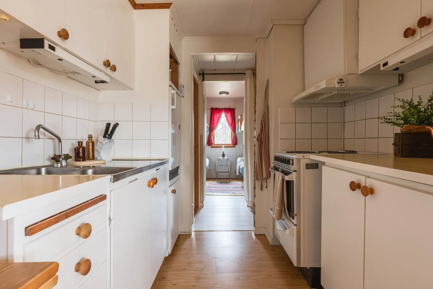 1960s Swedish Country House with Expansive Grounds in Bruksvallarna - View image 9 of 26