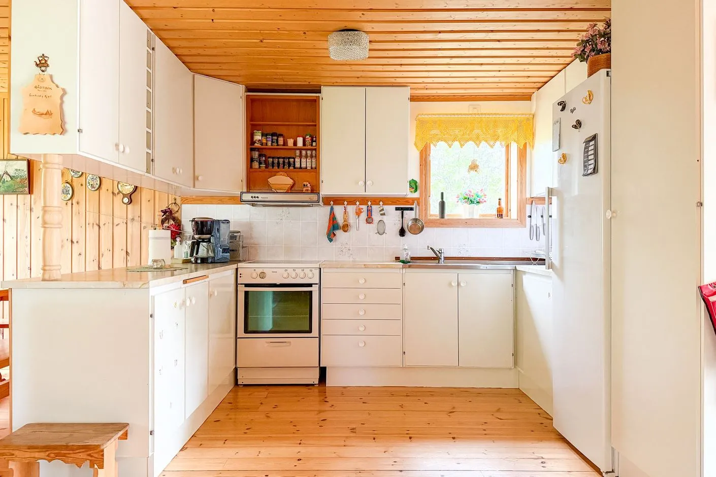 Affordable 4-Bedroom Country House on Expansive Lot in Vilhelmina, Sweden - Image 3