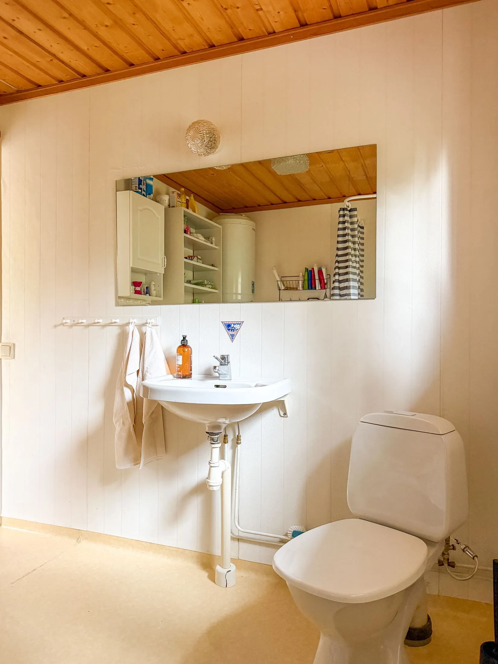 Affordable 4-Bedroom Country House on Expansive Lot in Vilhelmina, Sweden - View image 14 of 36