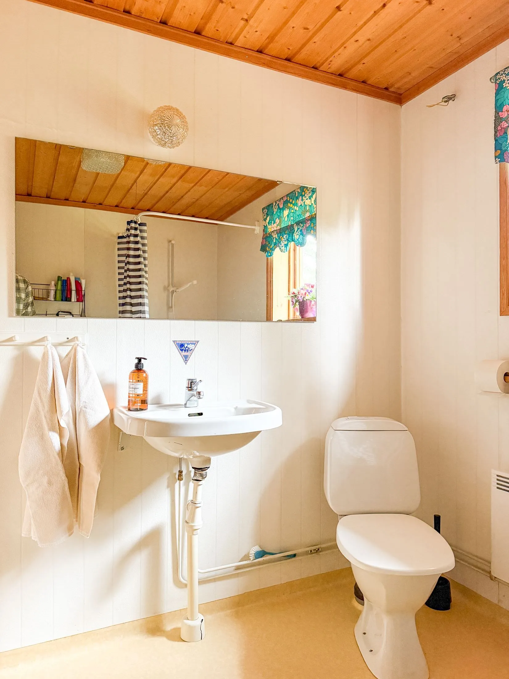 Affordable 4-Bedroom Country House on Expansive Lot in Vilhelmina, Sweden - View image 15 of 36
