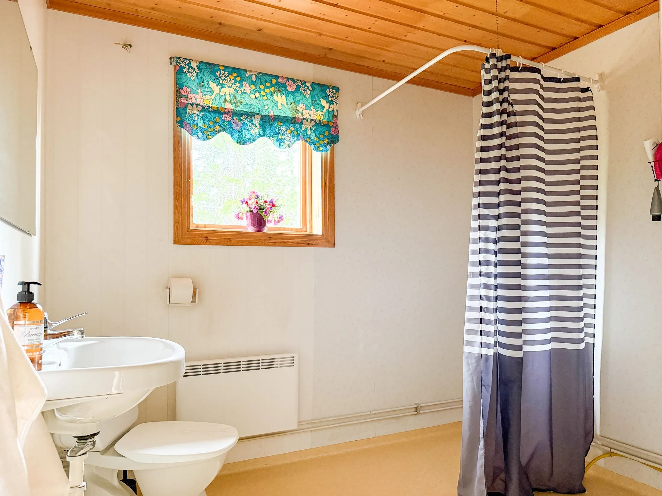 Affordable 4-Bedroom Country House on Expansive Lot in Vilhelmina, Sweden - View image 16 of 36