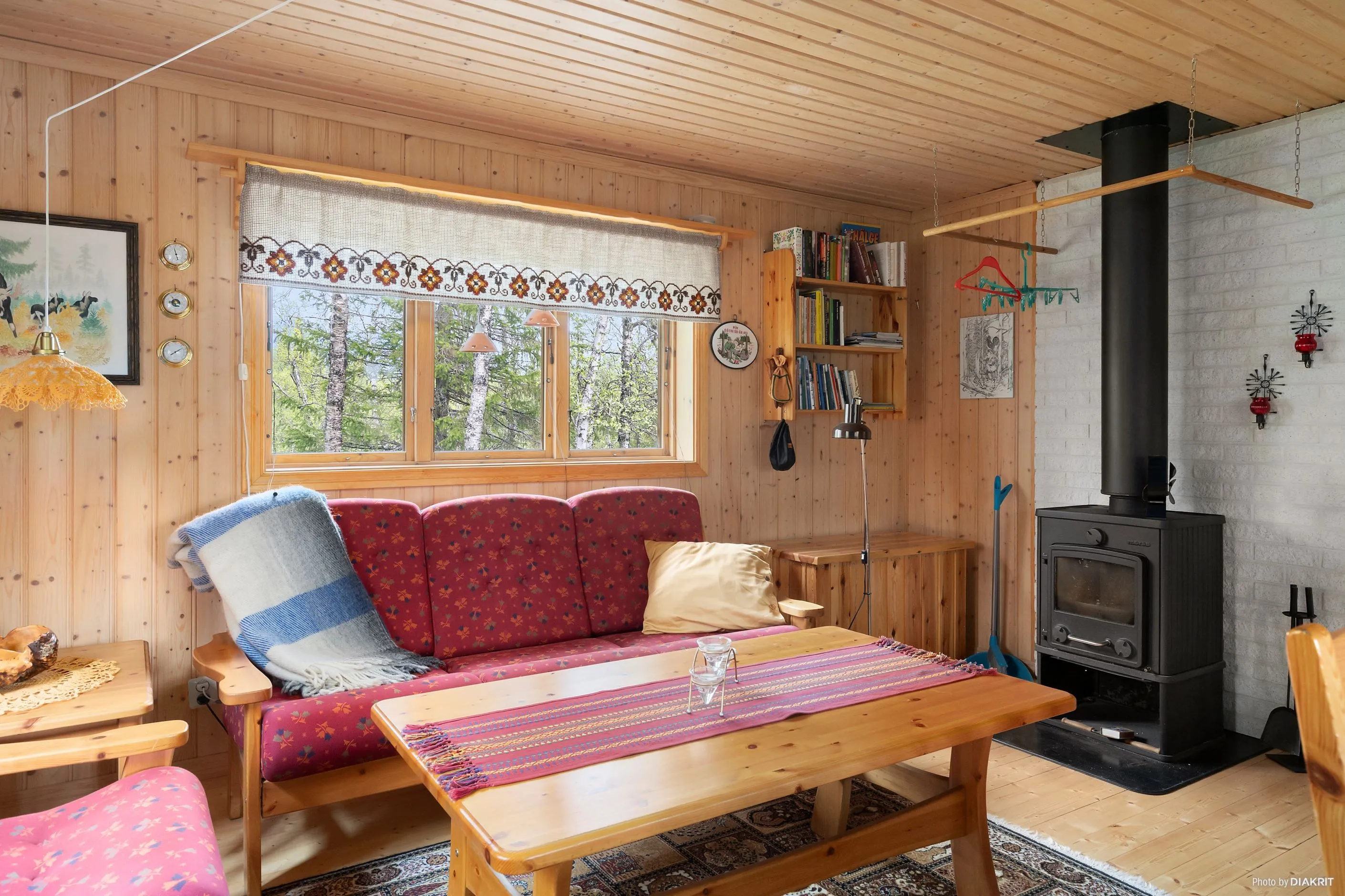 Charming 1995 Swedish Country House with Terrace in Scenic Dikanäs - View image 8 of 23