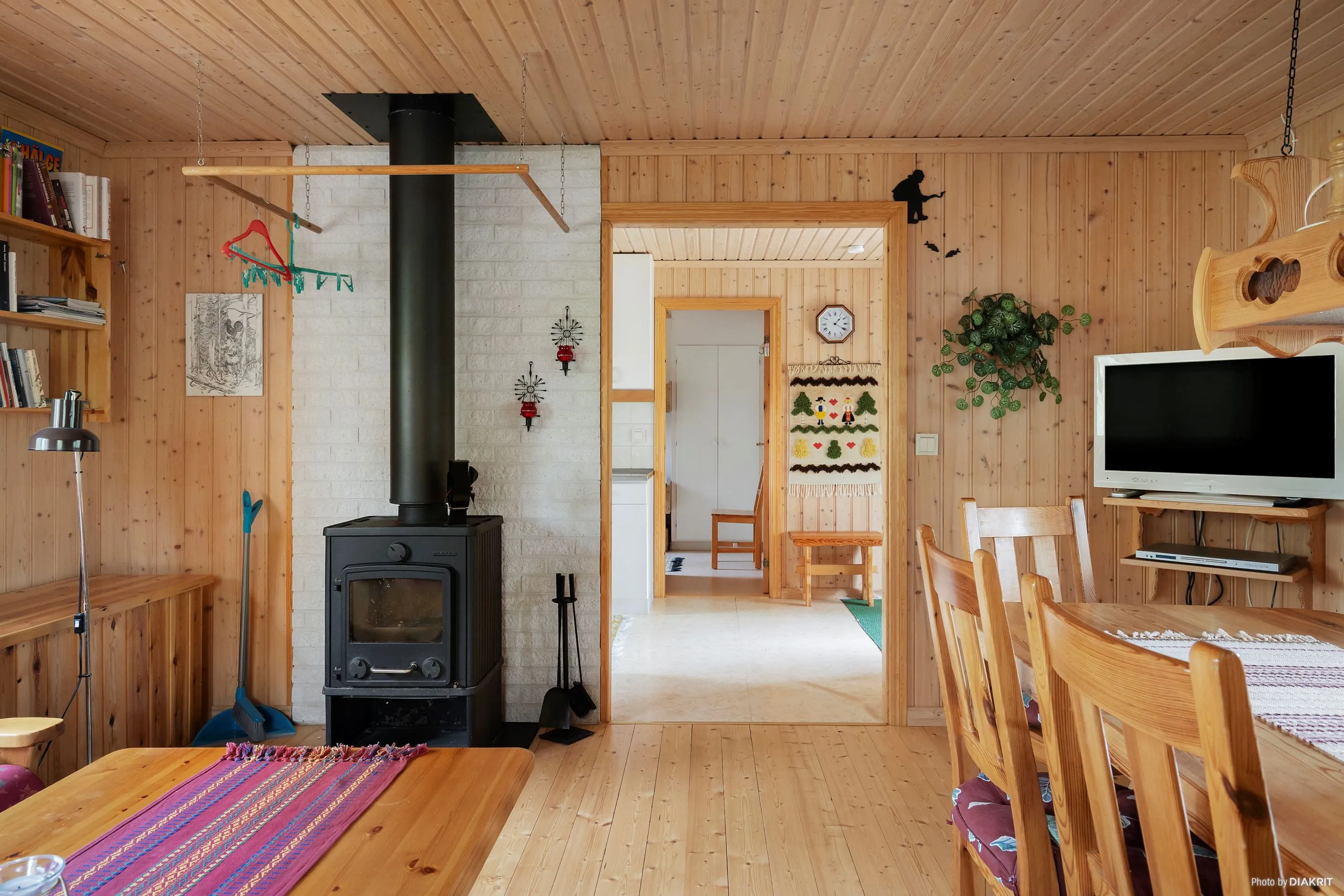 Charming 1995 Swedish Country House with Terrace in Scenic Dikanäs - View image 9 of 23