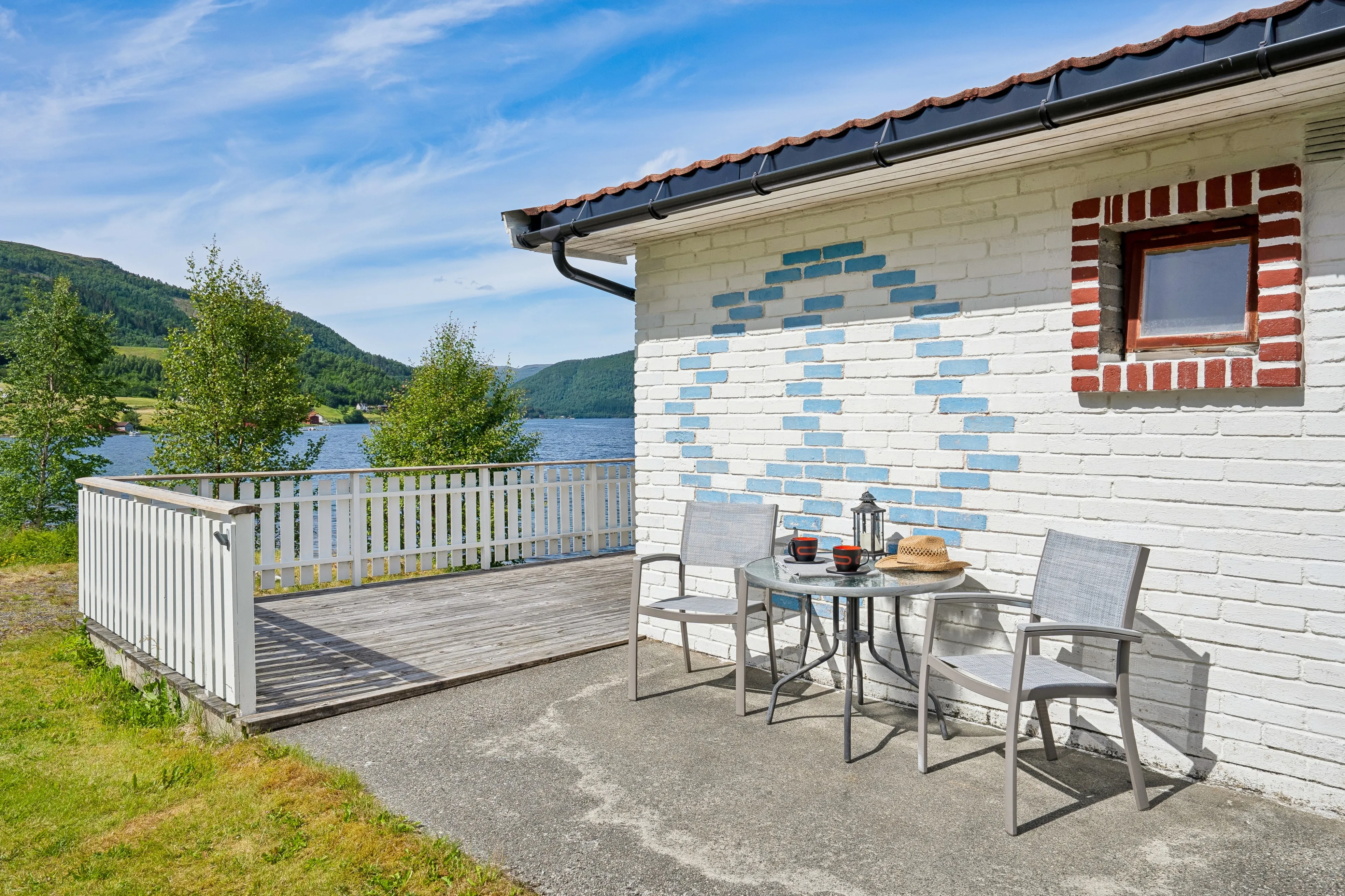 1960s Norwegian Cabin with Fjord Access and Terrace in Valsøybotn - View image 7 of 47