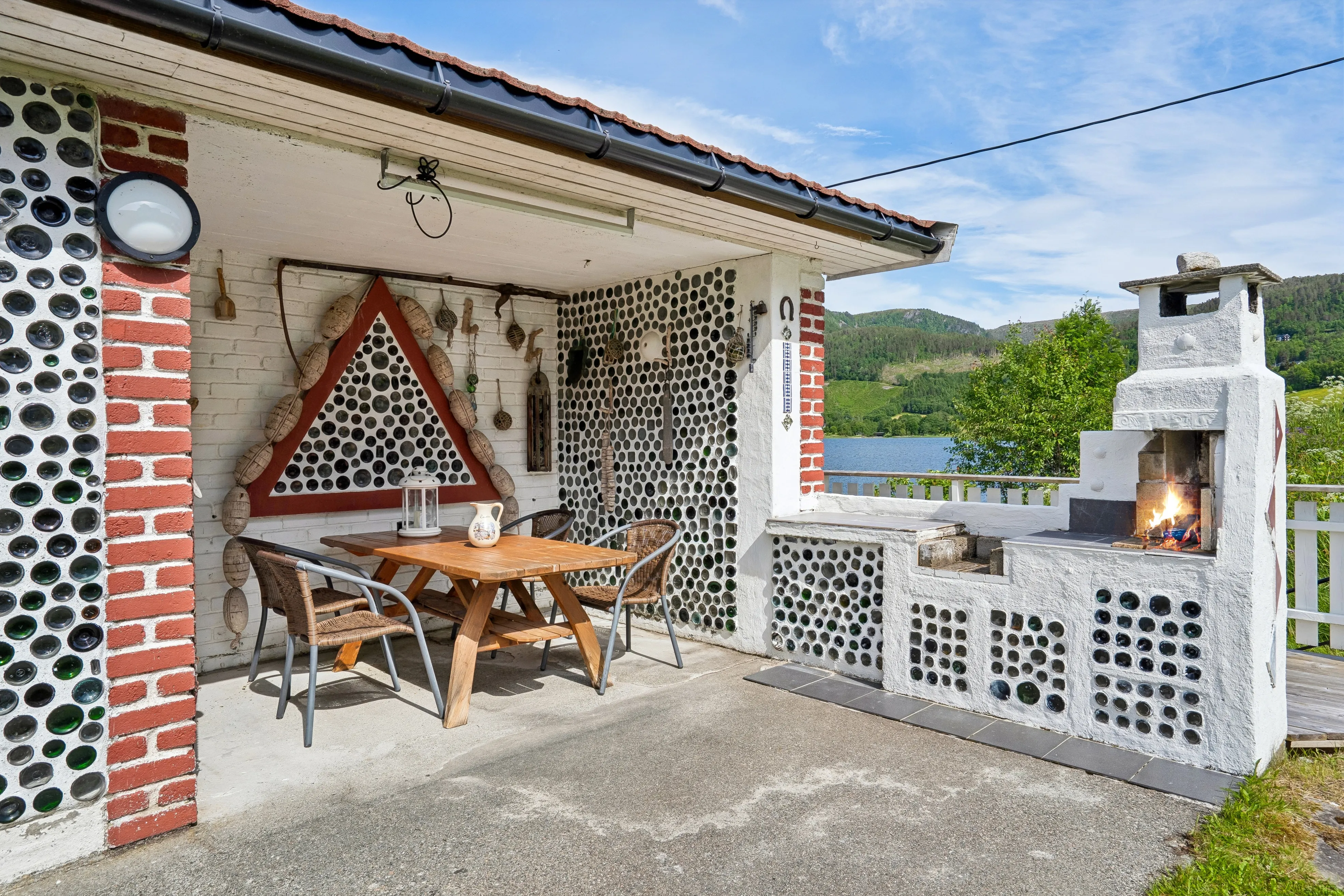 1960s Norwegian Cabin with Fjord Access and Terrace in Valsøybotn - View image 9 of 47