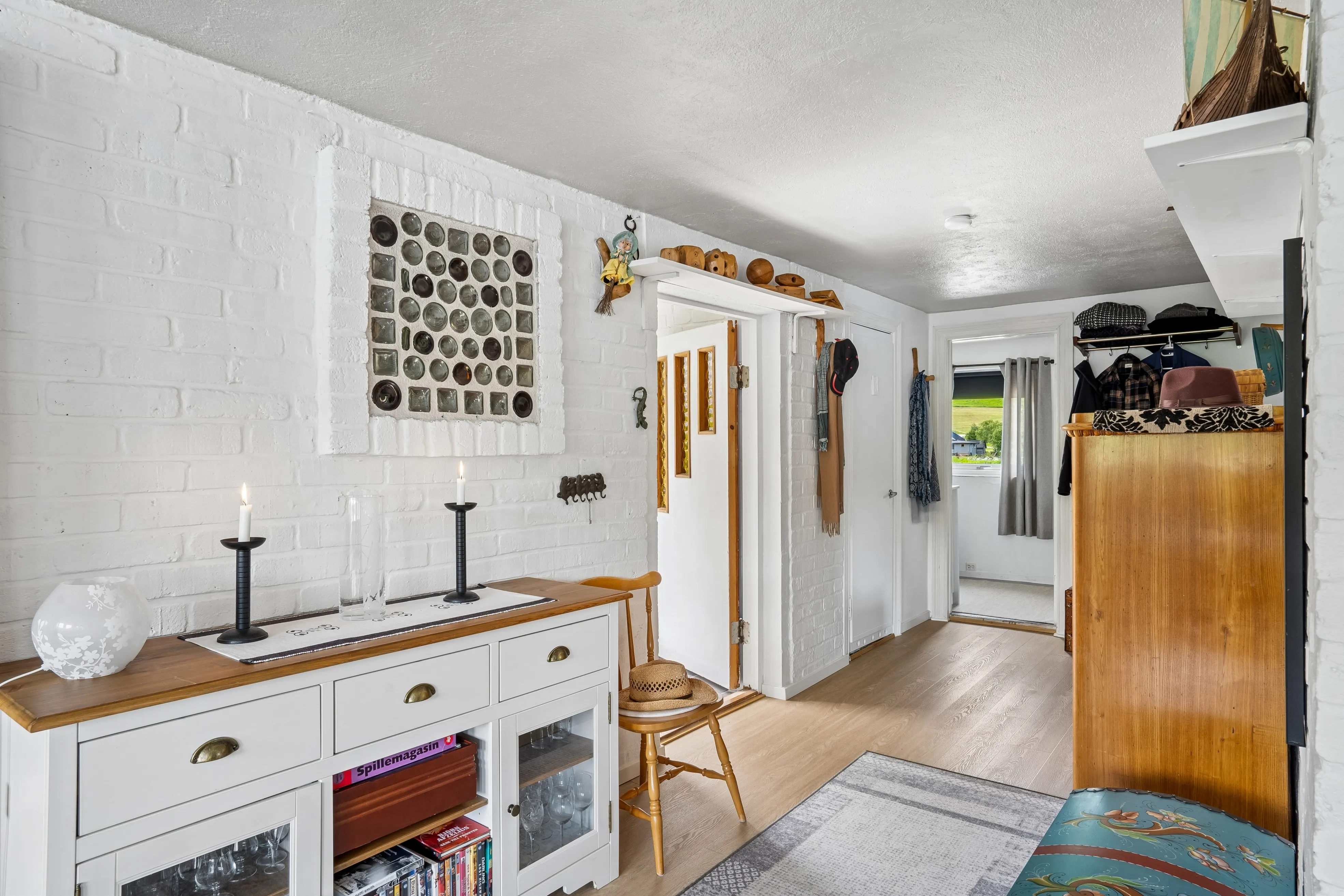 1960s Norwegian Cabin with Fjord Access and Terrace in Valsøybotn - View image 14 of 47