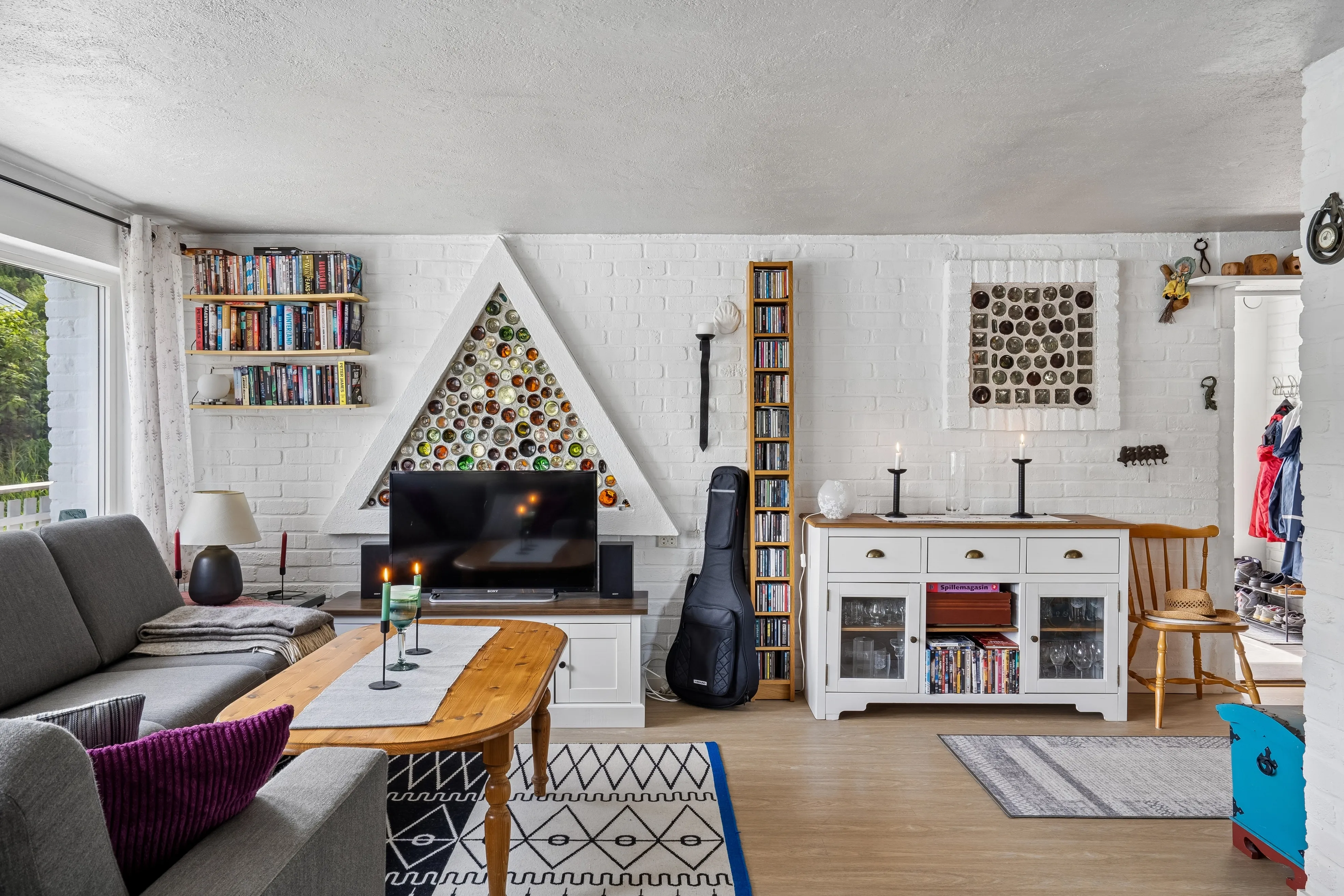 1960s Norwegian Cabin with Fjord Access and Terrace in Valsøybotn - View image 18 of 47