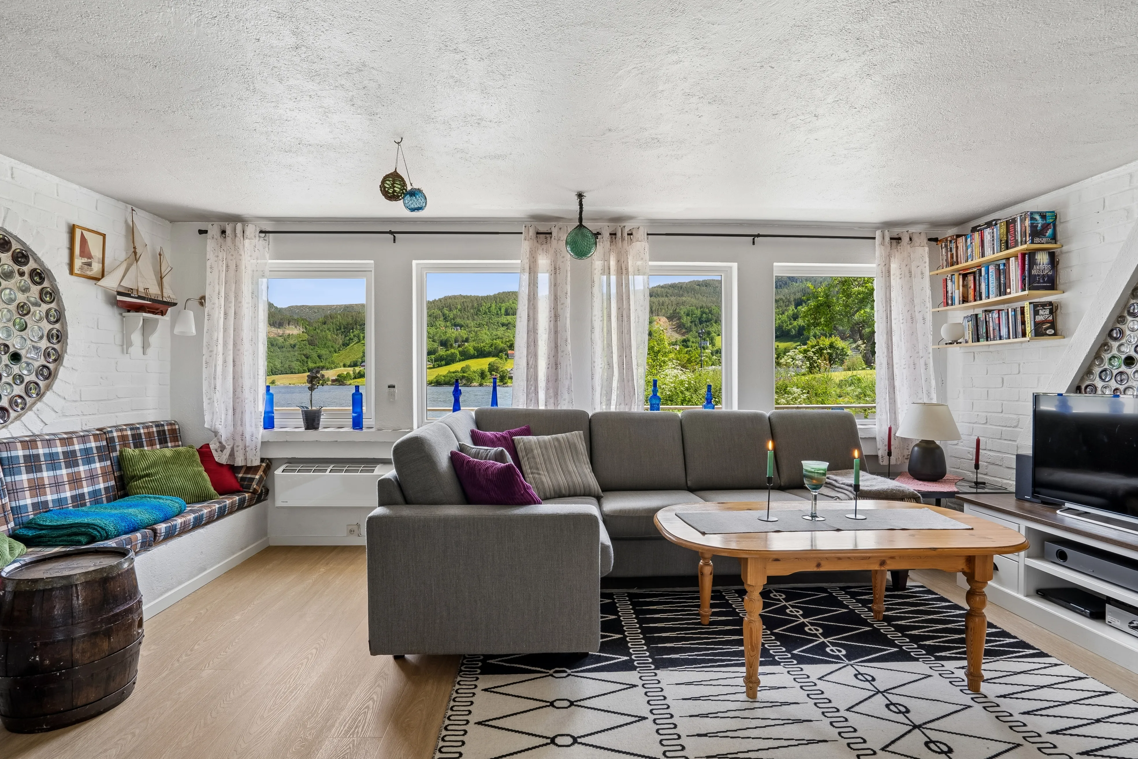 1960s Norwegian Cabin with Fjord Access and Terrace in Valsøybotn - View image 19 of 47