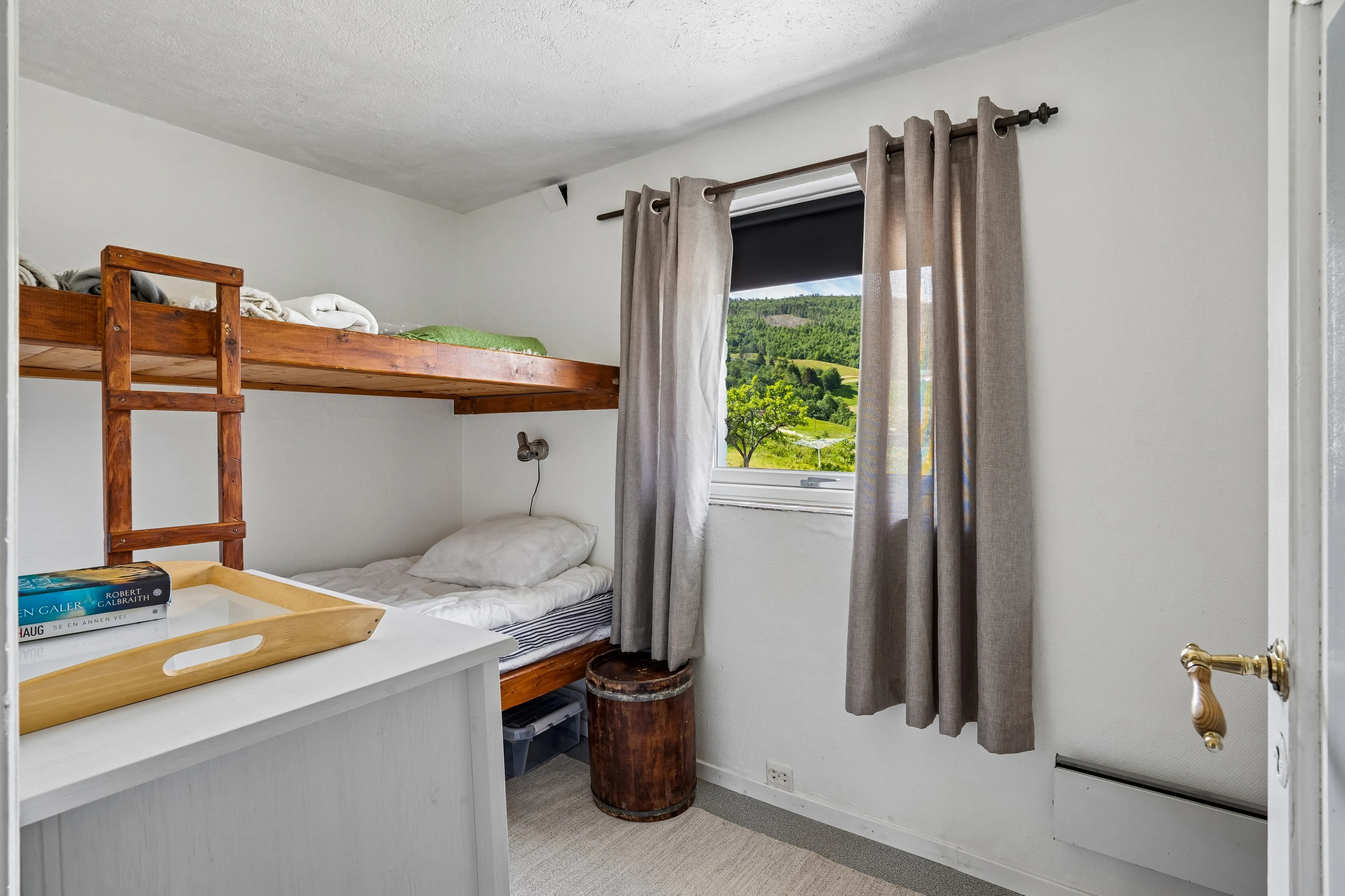 1960s Norwegian Cabin with Fjord Access and Terrace in Valsøybotn - View image 31 of 47