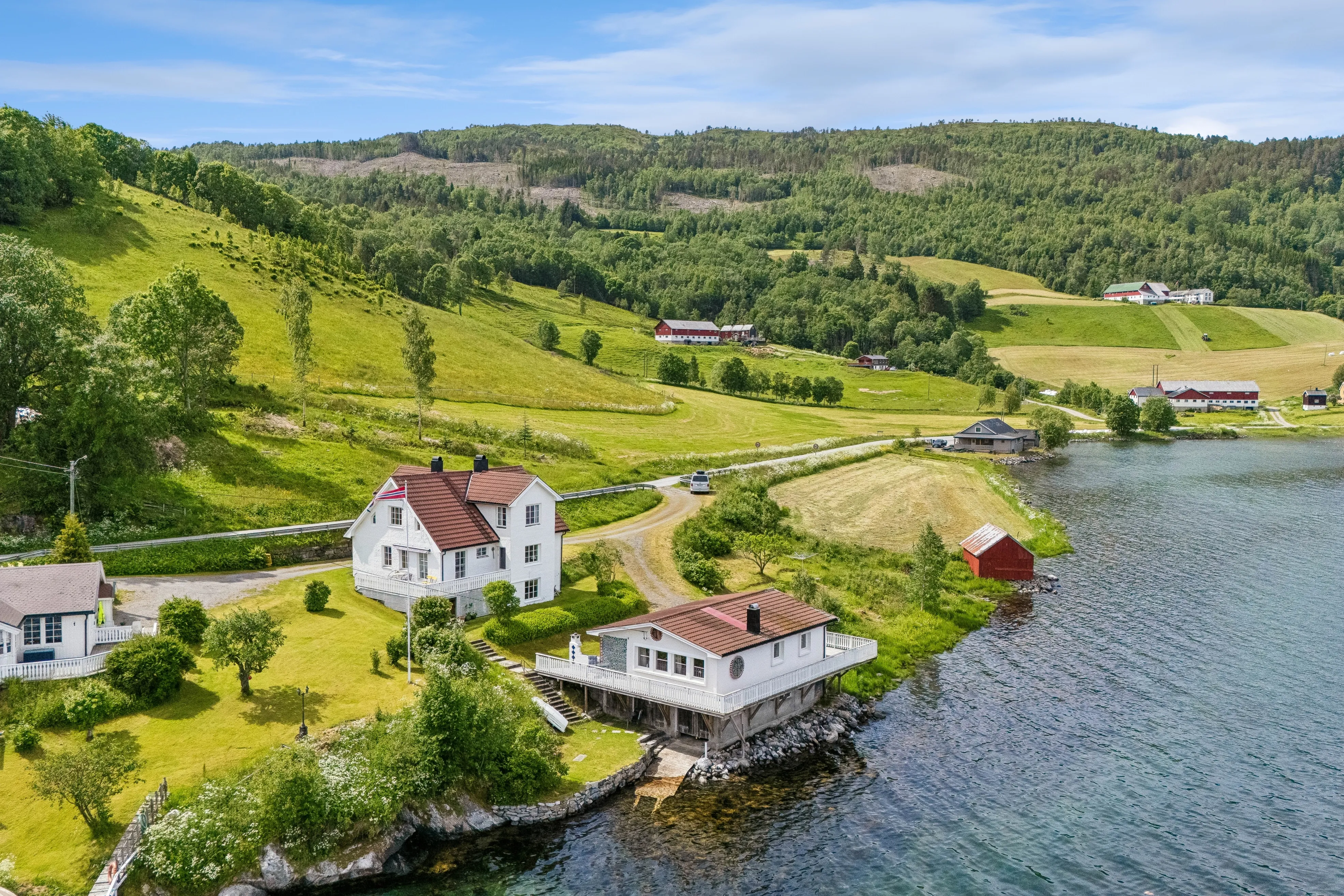 1960s Norwegian Cabin with Fjord Access and Terrace in Valsøybotn - View image 34 of 47