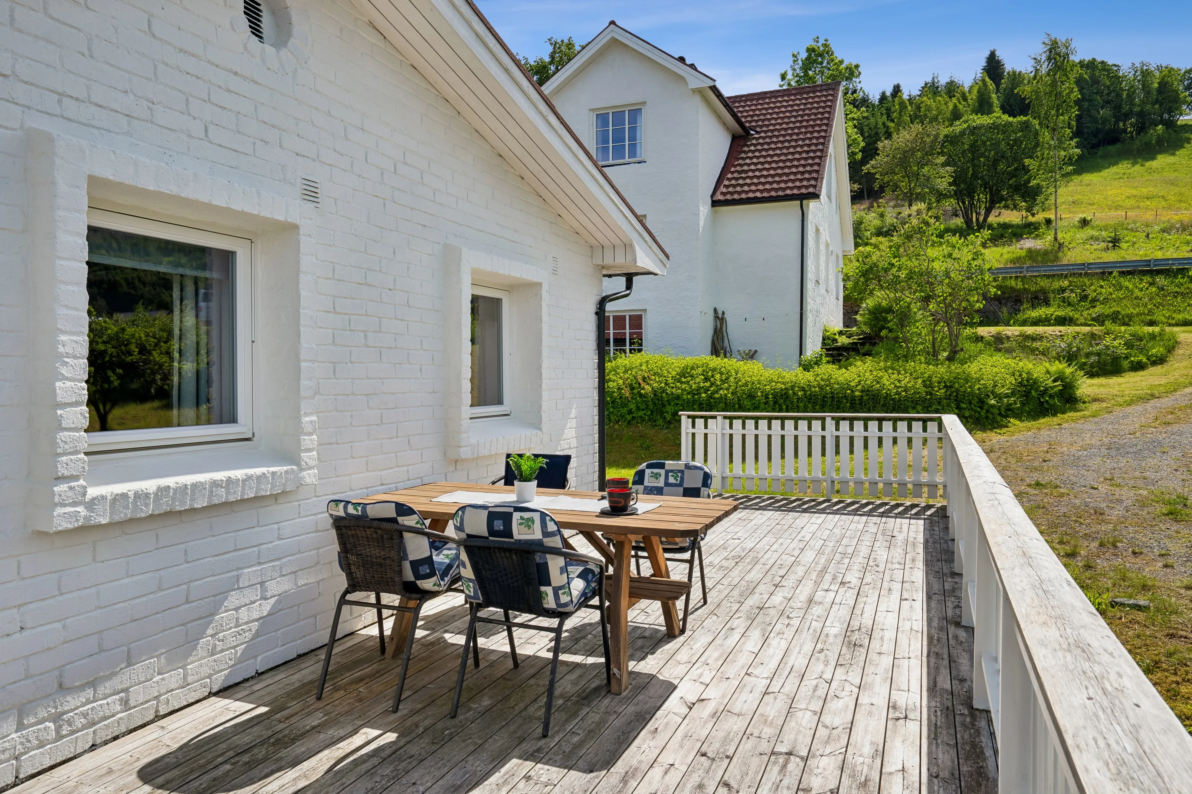 1960s Norwegian Cabin with Fjord Access and Terrace in Valsøybotn - View image 36 of 47