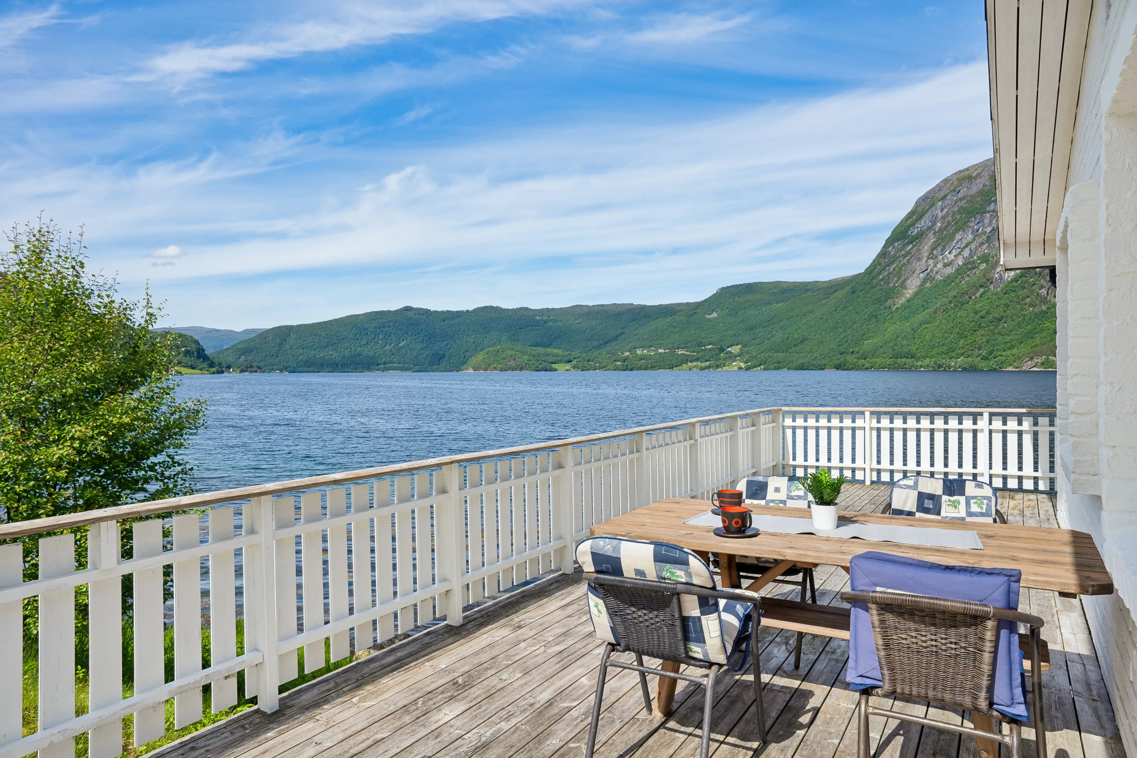 1960s Norwegian Cabin with Fjord Access and Terrace in Valsøybotn - View image 37 of 47