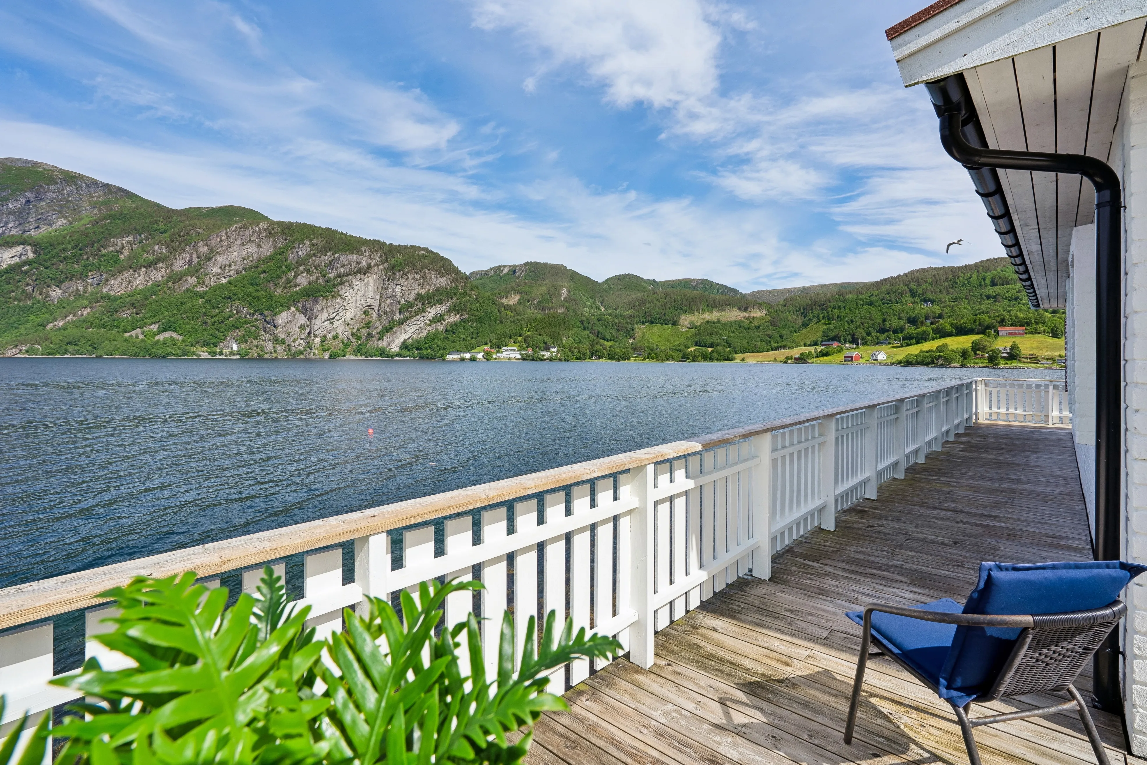 1960s Norwegian Cabin with Fjord Access and Terrace in Valsøybotn - View image 38 of 47