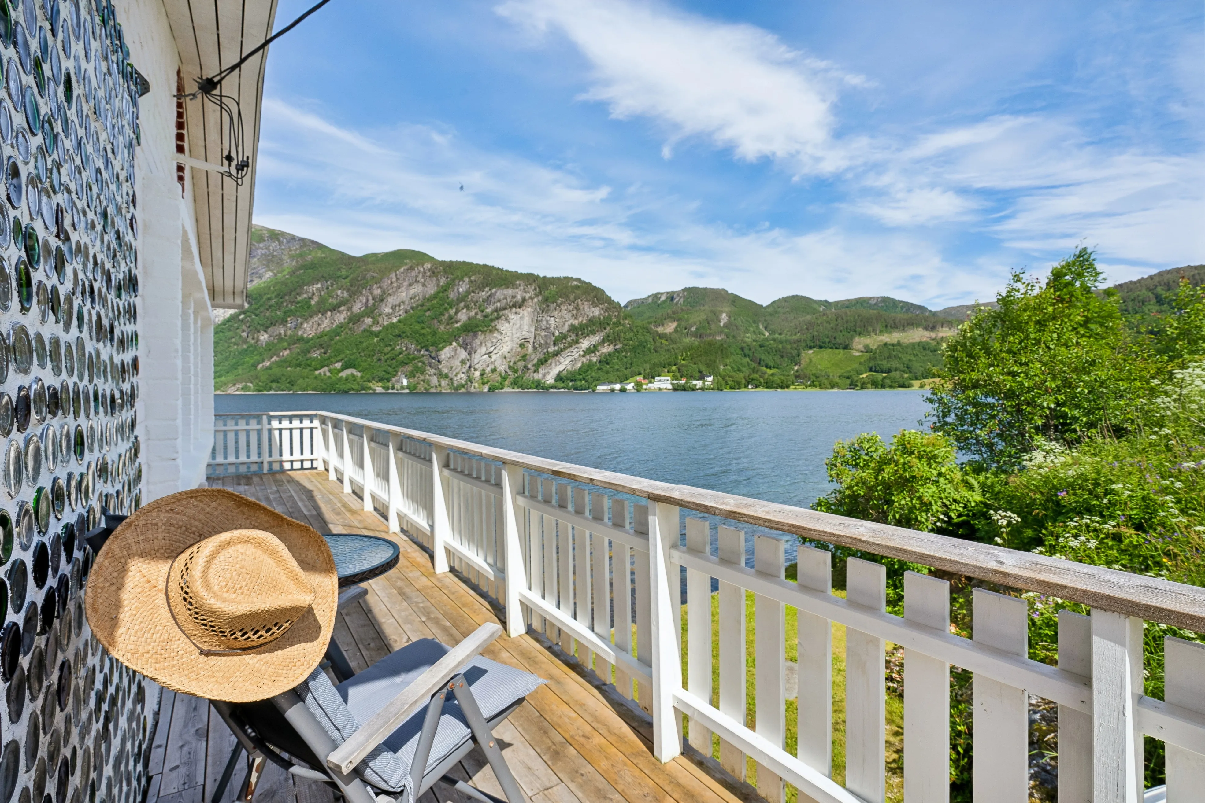1960s Norwegian Cabin with Fjord Access and Terrace in Valsøybotn - View image 39 of 47