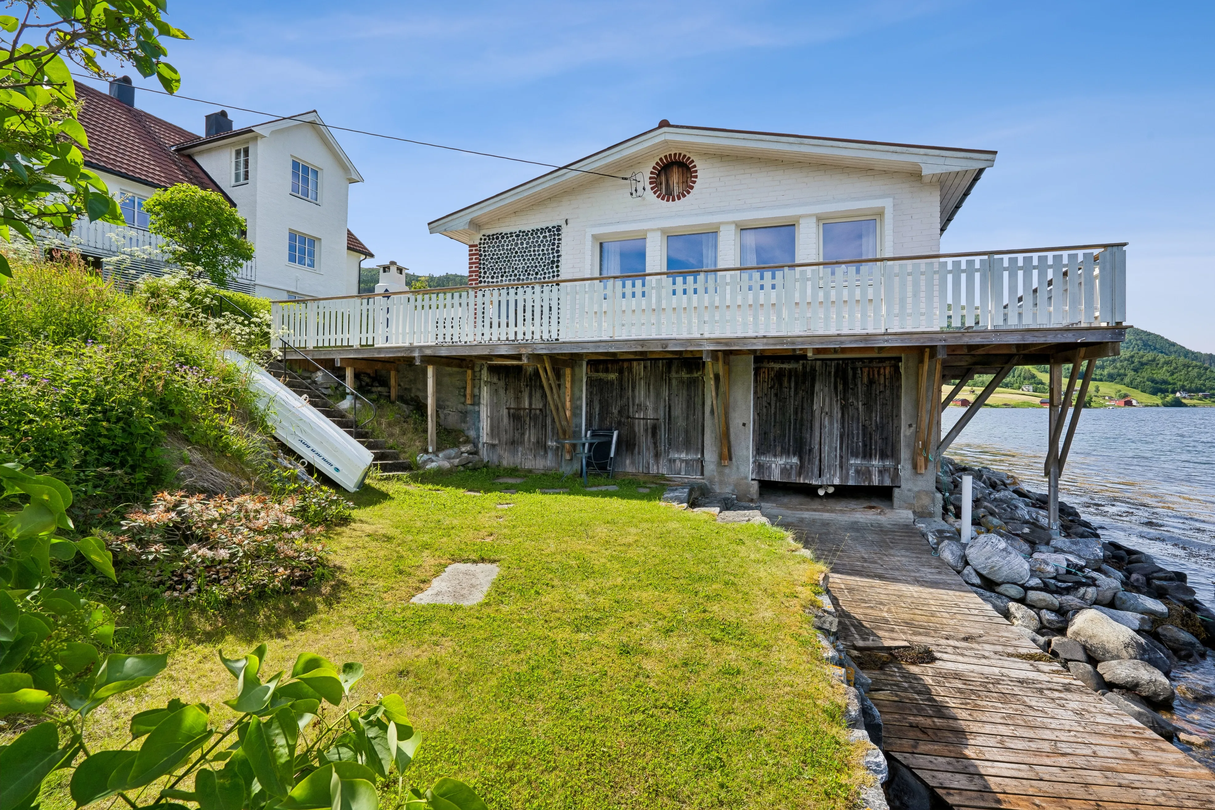 1960s Norwegian Cabin with Fjord Access and Terrace in Valsøybotn - View image 40 of 47
