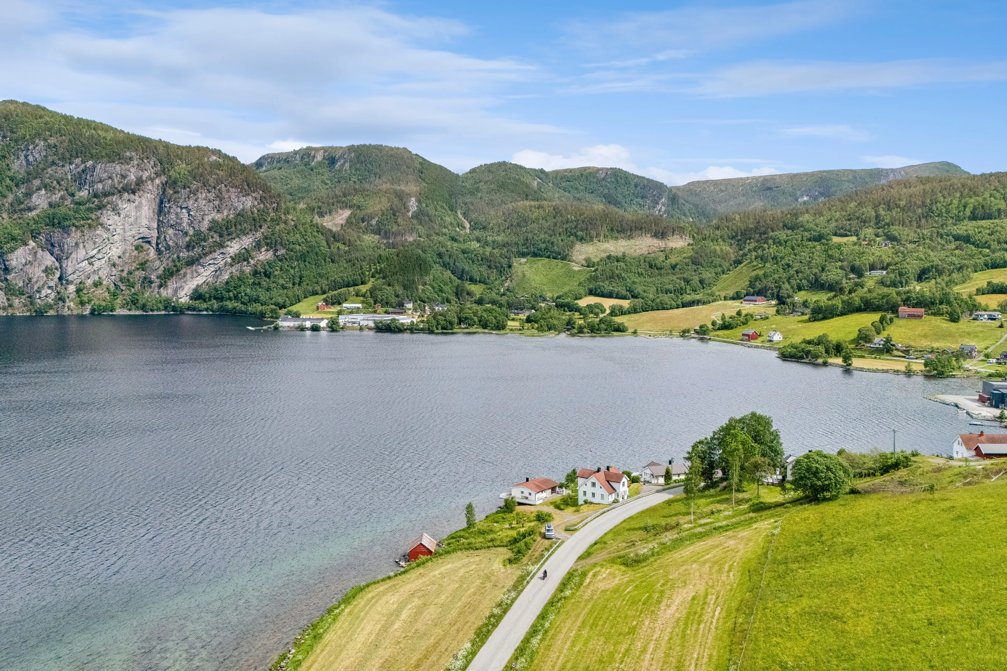 1960s Norwegian Cabin with Fjord Access and Terrace in Valsøybotn - View image 46 of 47