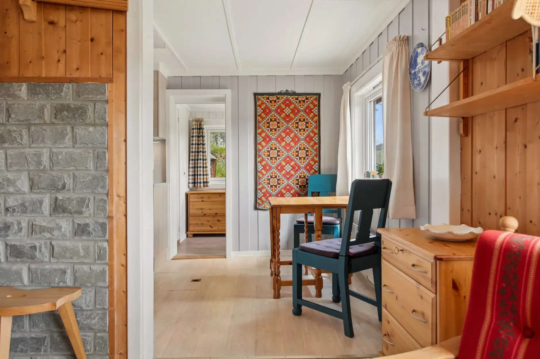 1960s Two-Bedroom Cabin with Terrace in Scenic Rjukan, Telemark - View image 18 of 27
