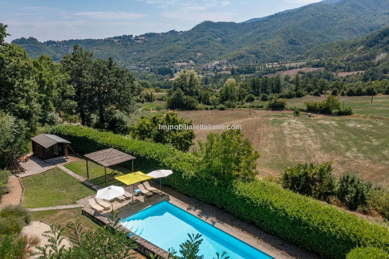 Ferme restaurée de 3 chambres avec piscine dans la région de Caprese Michelangelo en Toscane - Image 3