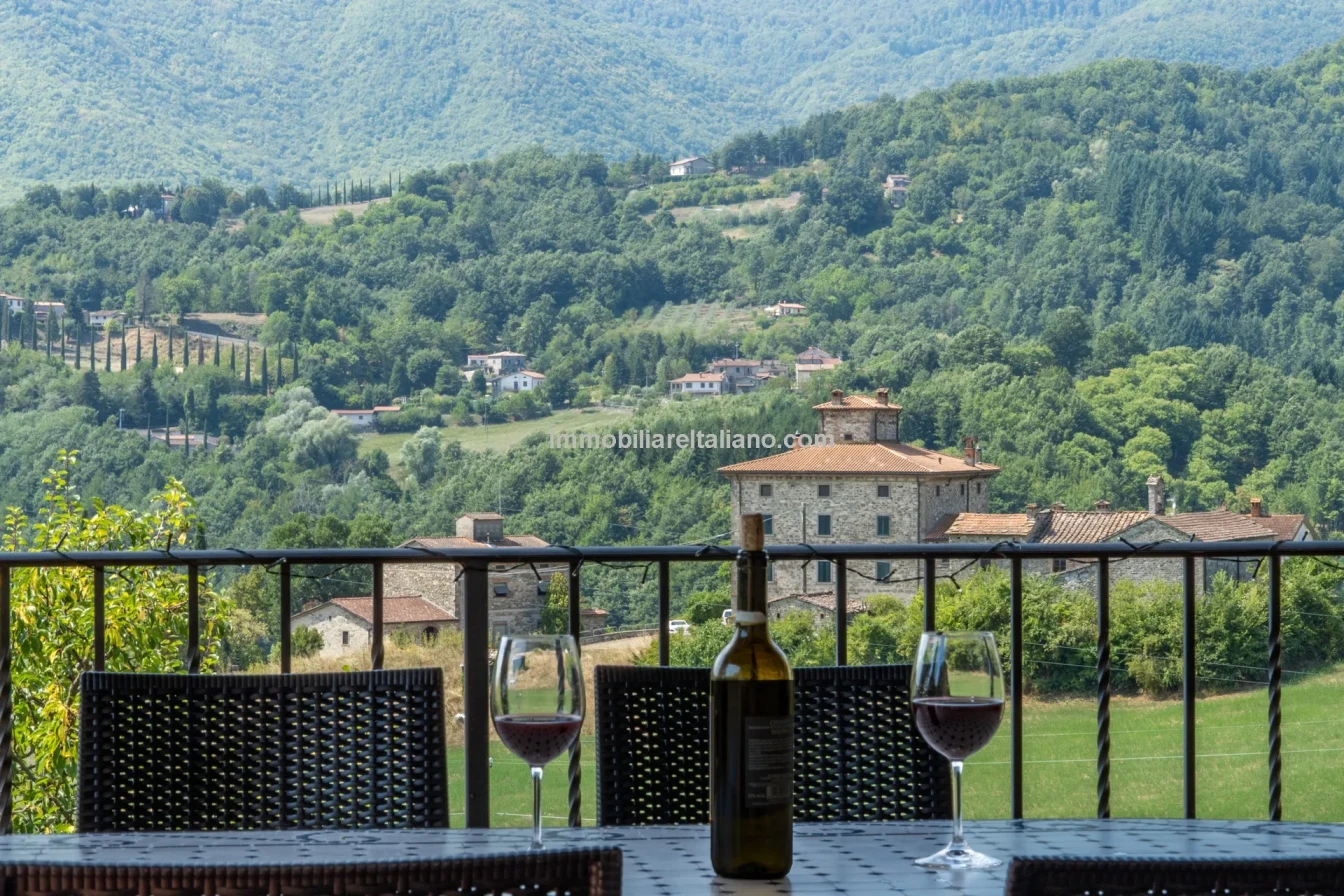 Ferme restaurée de 3 chambres avec piscine dans la région de Caprese Michelangelo en Toscane - Image 4