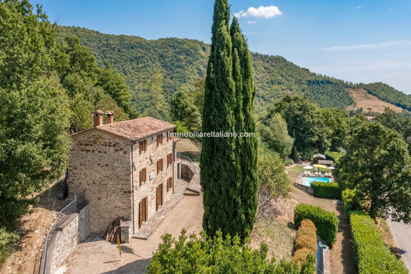 Ferme restaurée de 3 chambres avec piscine dans la région de Caprese Michelangelo en Toscane - Voir l'image 7 sur 85