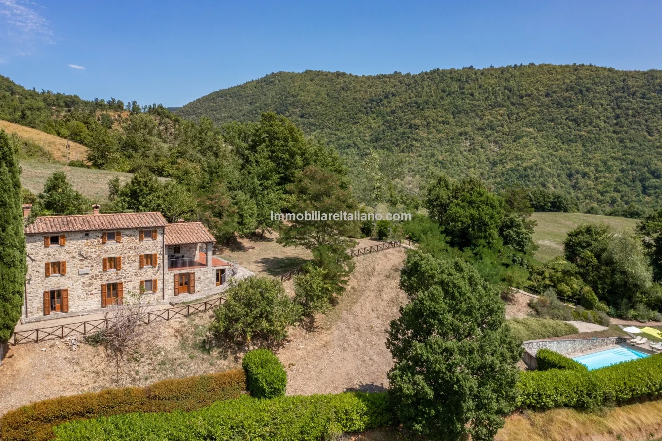 Ferme restaurée de 3 chambres avec piscine dans la région de Caprese Michelangelo en Toscane - Voir l'image 11 sur 85