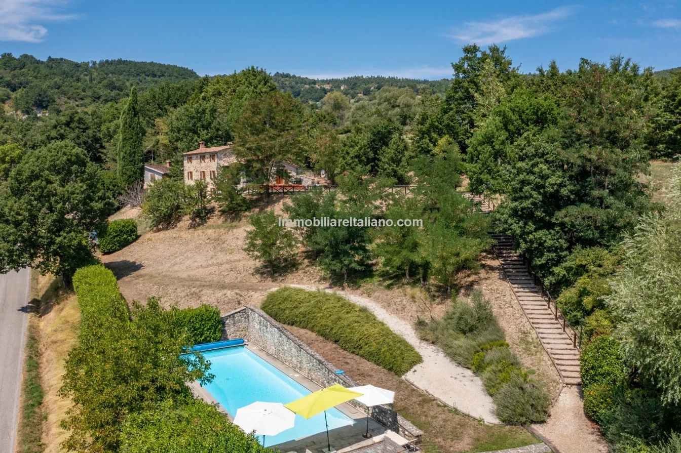Ferme restaurée de 3 chambres avec piscine dans la région de Caprese Michelangelo en Toscane - Voir l'image 12 sur 85