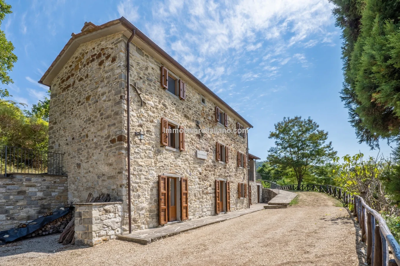 Ferme restaurée de 3 chambres avec piscine dans la région de Caprese Michelangelo en Toscane - Voir l'image 15 sur 85
