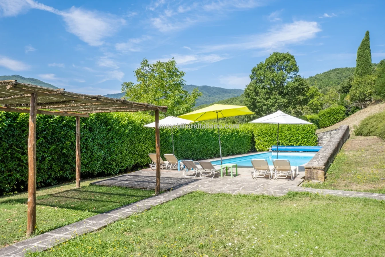 Ferme restaurée de 3 chambres avec piscine dans la région de Caprese Michelangelo en Toscane - Voir l'image 20 sur 85