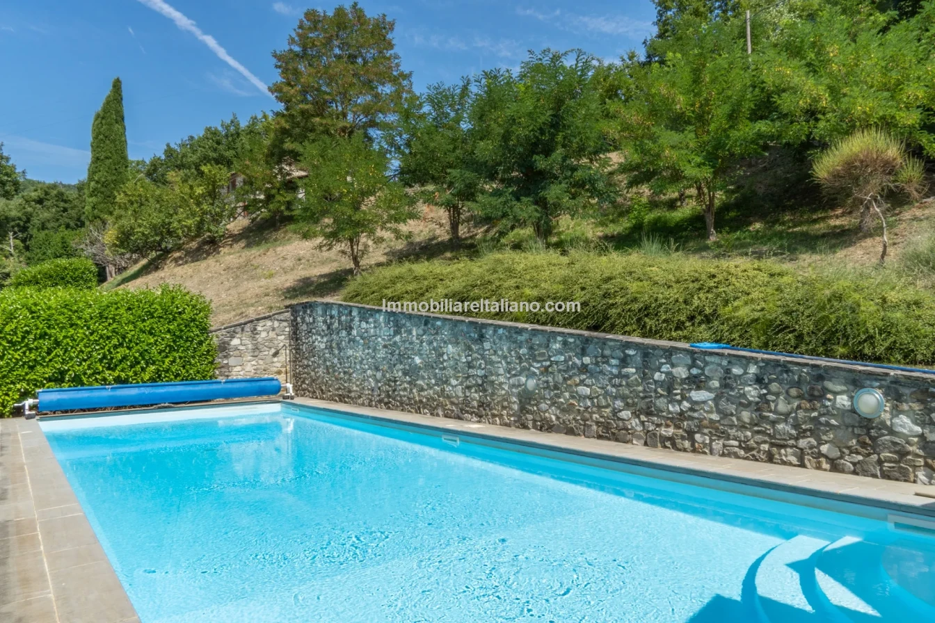 Ferme restaurée de 3 chambres avec piscine dans la région de Caprese Michelangelo en Toscane - Voir l'image 22 sur 85