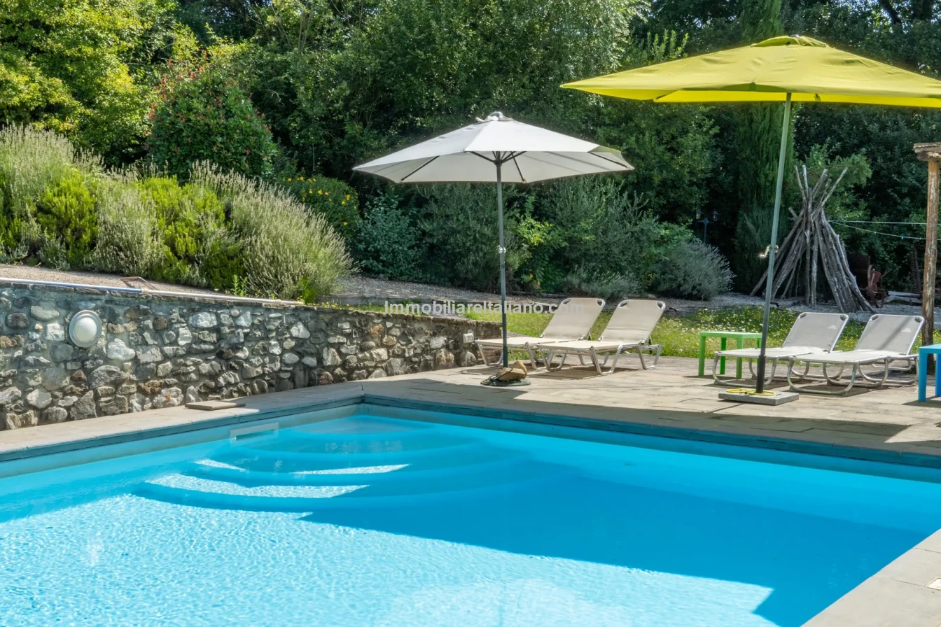 Ferme restaurée de 3 chambres avec piscine dans la région de Caprese Michelangelo en Toscane - Voir l'image 23 sur 85