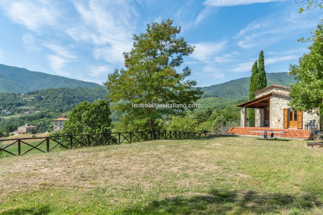 Ferme restaurée de 3 chambres avec piscine dans la région de Caprese Michelangelo en Toscane - Voir l'image 28 sur 85