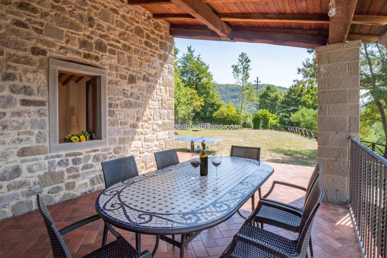Ferme restaurée de 3 chambres avec piscine dans la région de Caprese Michelangelo en Toscane - Voir l'image 33 sur 85