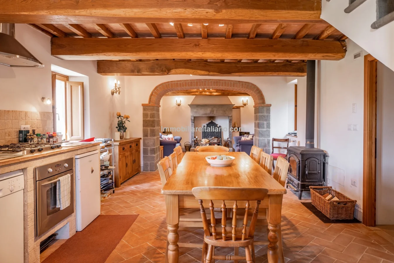 Ferme restaurée de 3 chambres avec piscine dans la région de Caprese Michelangelo en Toscane - Voir l'image 35 sur 85