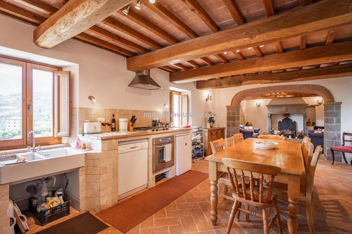 Ferme restaurée de 3 chambres avec piscine dans la région de Caprese Michelangelo en Toscane - Voir l'image 36 sur 85