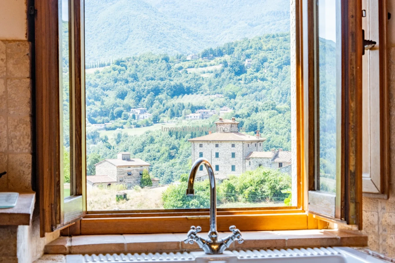 Ferme restaurée de 3 chambres avec piscine dans la région de Caprese Michelangelo en Toscane - Voir l'image 37 sur 85