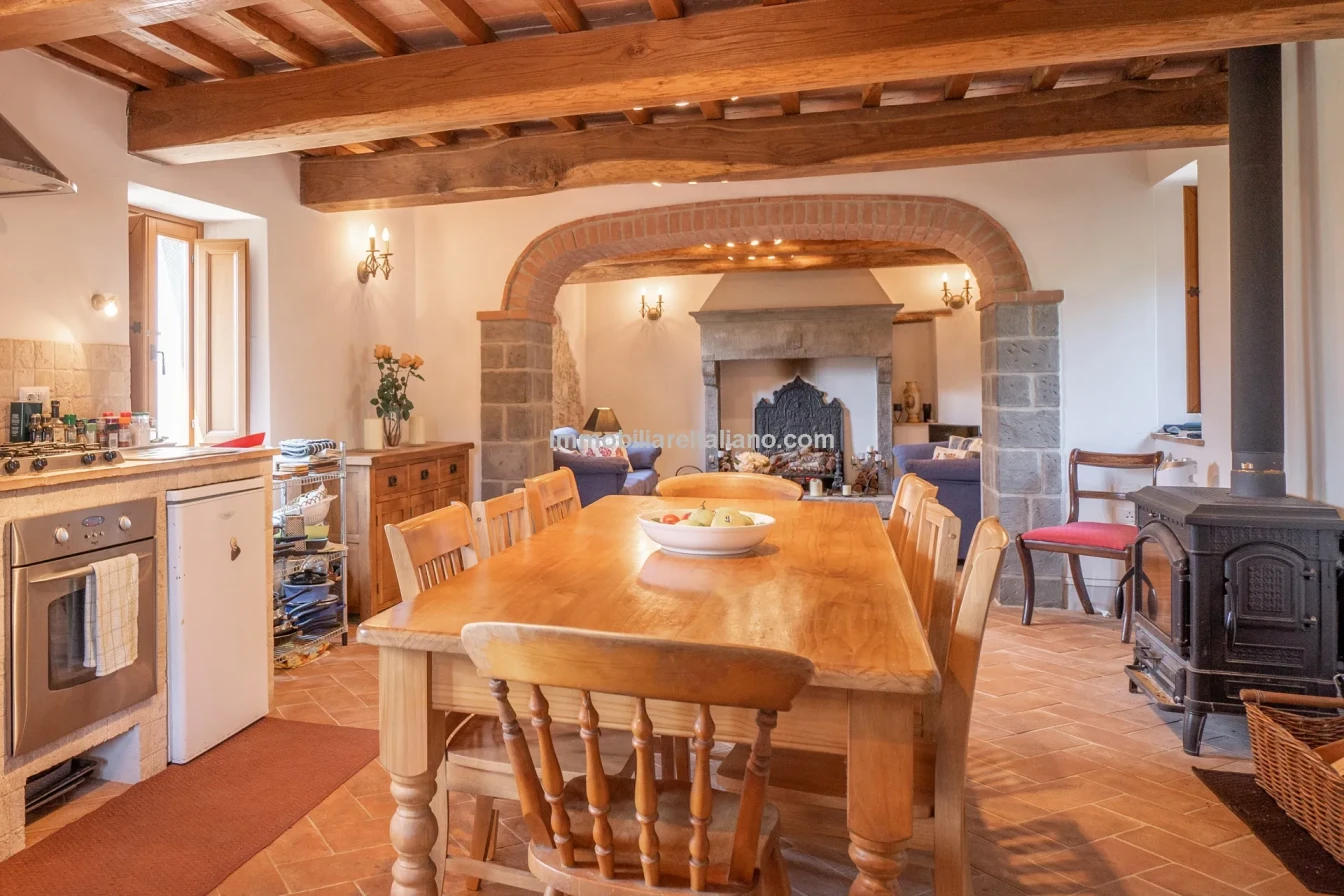 Ferme restaurée de 3 chambres avec piscine dans la région de Caprese Michelangelo en Toscane - Voir l'image 39 sur 85