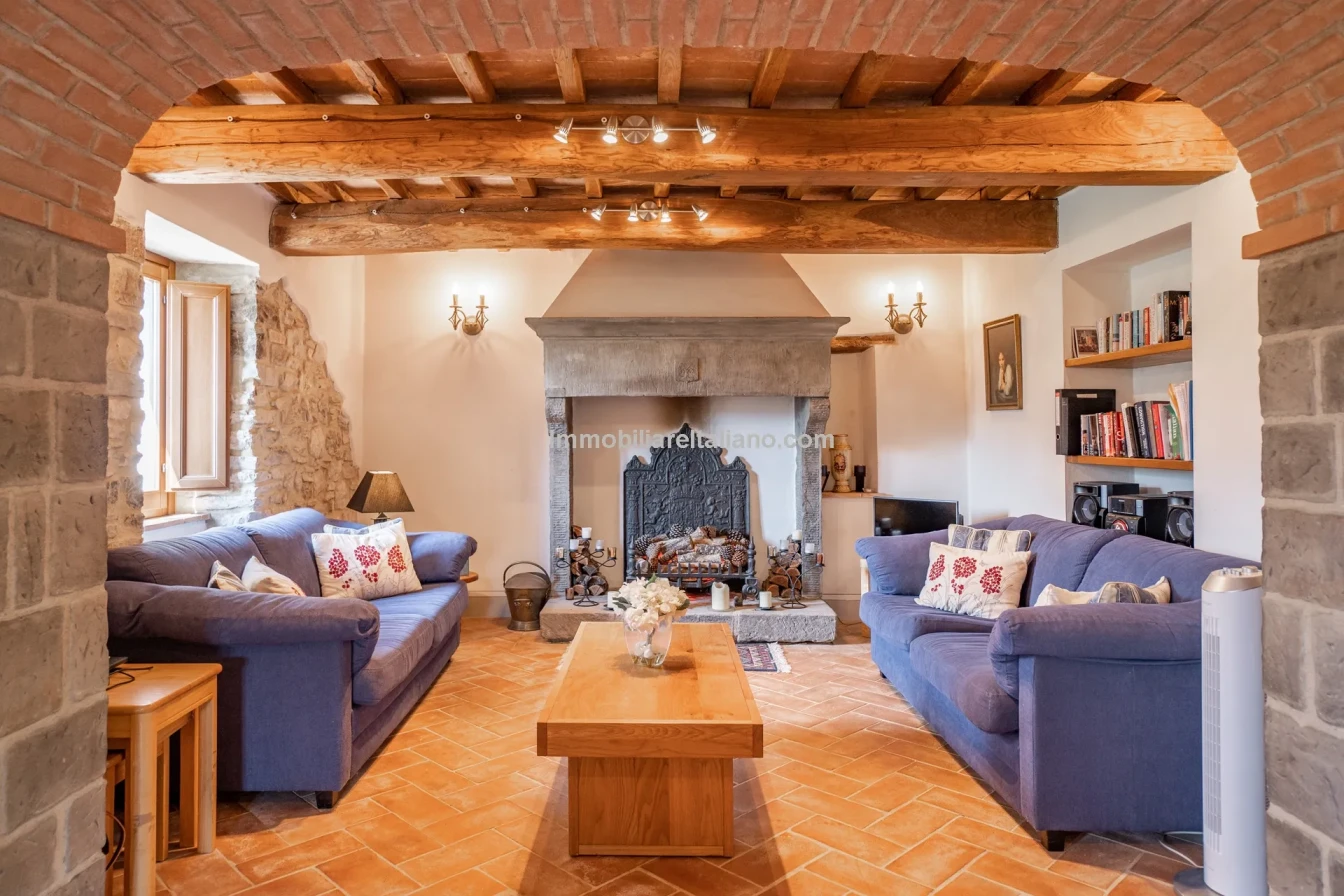 Ferme restaurée de 3 chambres avec piscine dans la région de Caprese Michelangelo en Toscane - Voir l'image 40 sur 85