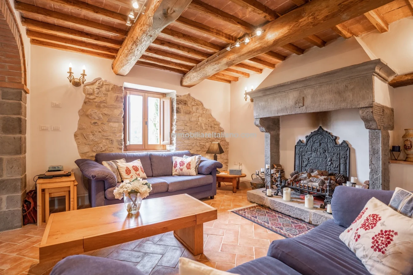 Ferme restaurée de 3 chambres avec piscine dans la région de Caprese Michelangelo en Toscane - Voir l'image 41 sur 85