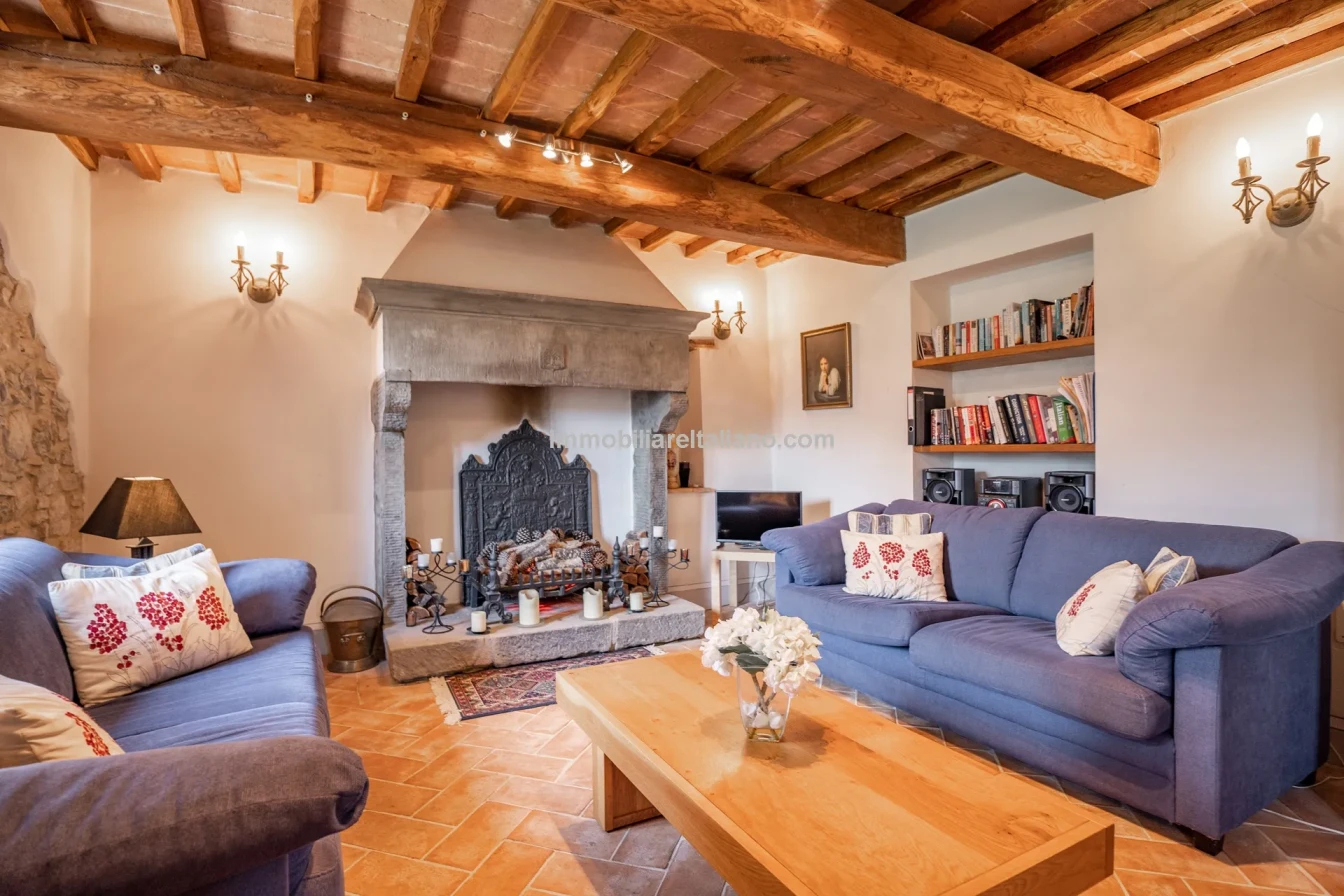 Ferme restaurée de 3 chambres avec piscine dans la région de Caprese Michelangelo en Toscane - Voir l'image 42 sur 85