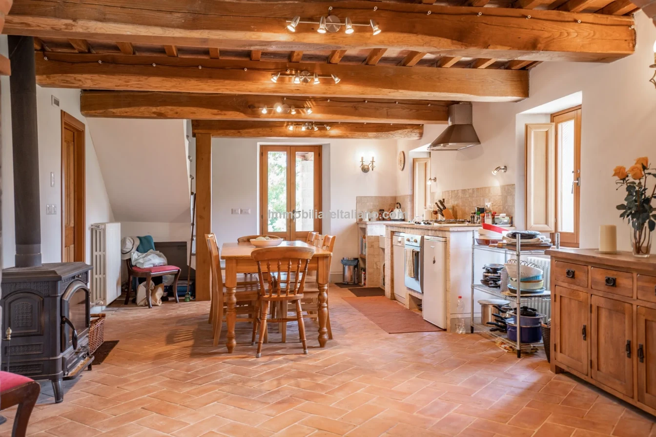 Ferme restaurée de 3 chambres avec piscine dans la région de Caprese Michelangelo en Toscane - Voir l'image 44 sur 85