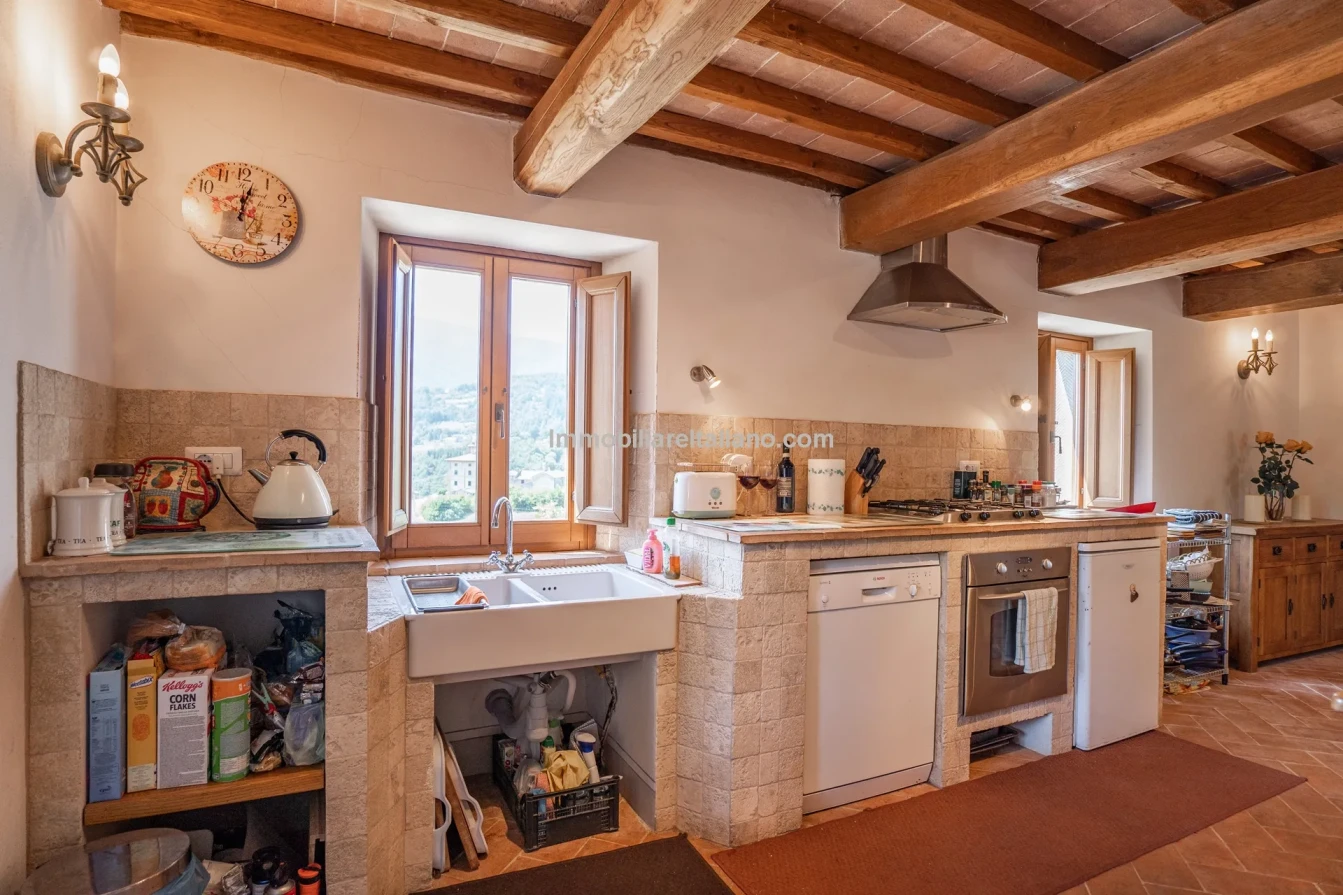 Ferme restaurée de 3 chambres avec piscine dans la région de Caprese Michelangelo en Toscane - Voir l'image 45 sur 85