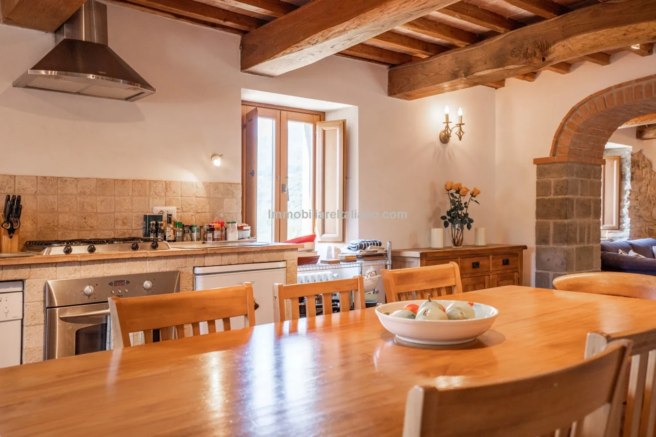 Ferme restaurée de 3 chambres avec piscine dans la région de Caprese Michelangelo en Toscane - Voir l'image 46 sur 85
