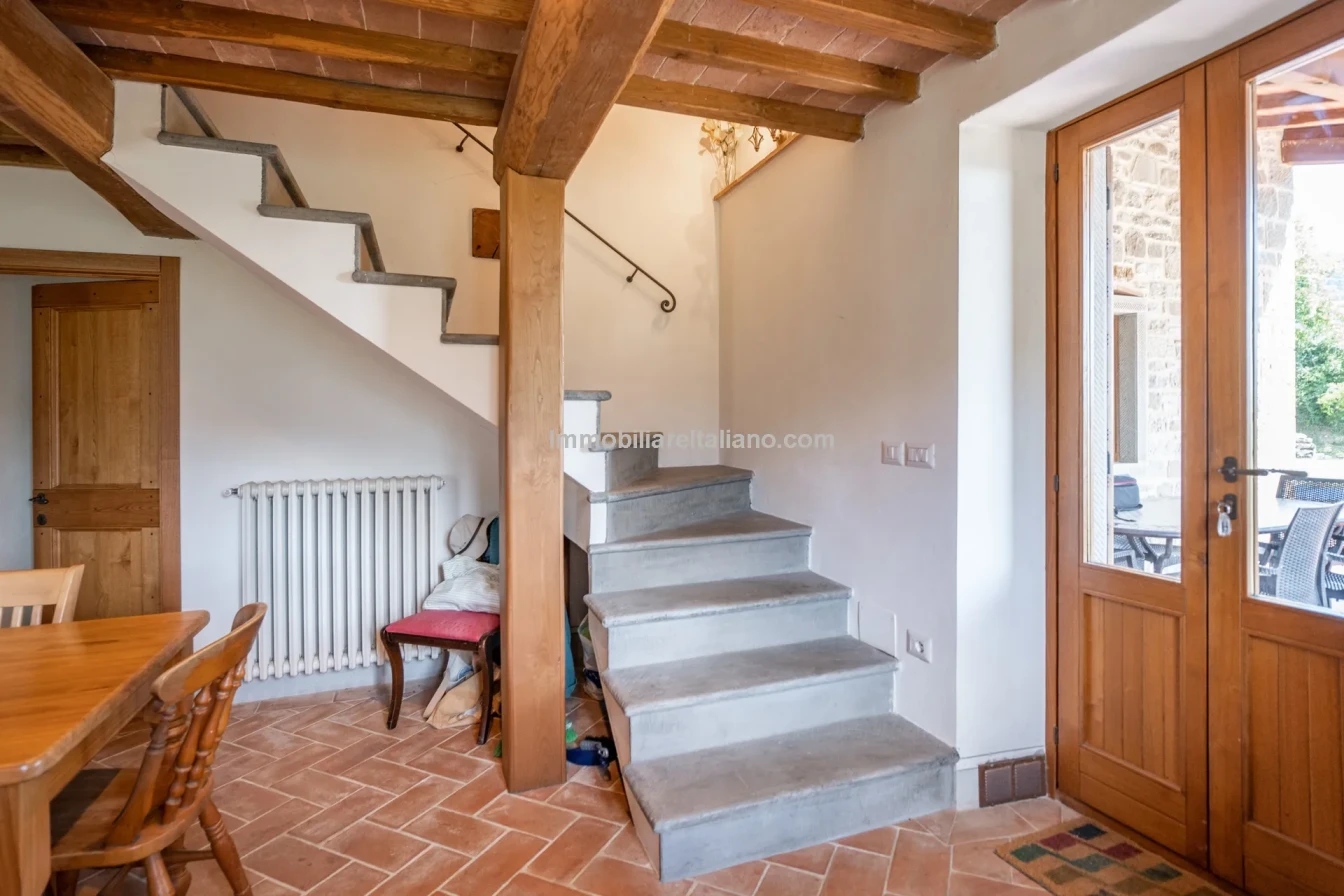 Ferme restaurée de 3 chambres avec piscine dans la région de Caprese Michelangelo en Toscane - Voir l'image 51 sur 85