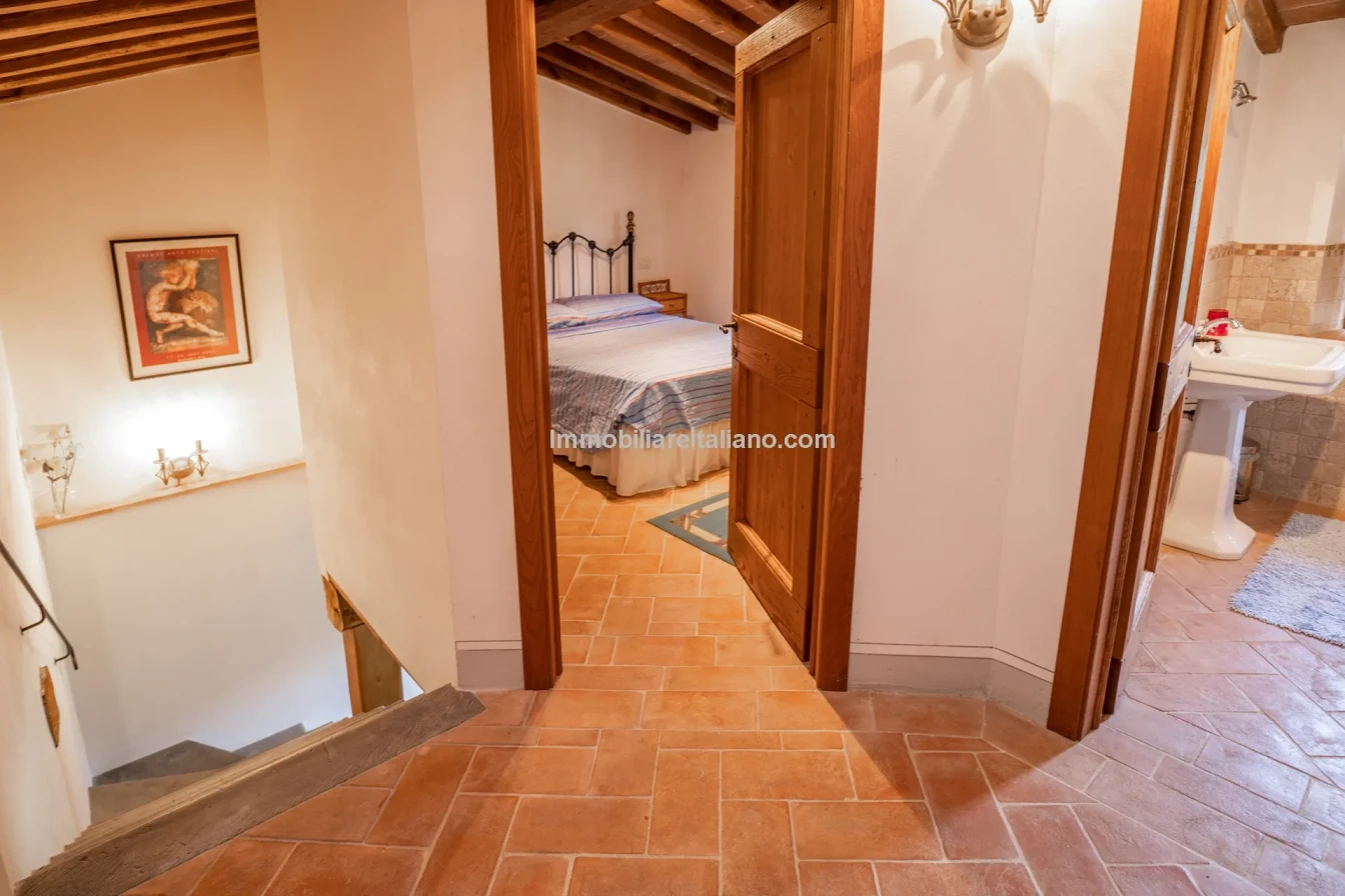 Ferme restaurée de 3 chambres avec piscine dans la région de Caprese Michelangelo en Toscane - Voir l'image 52 sur 85