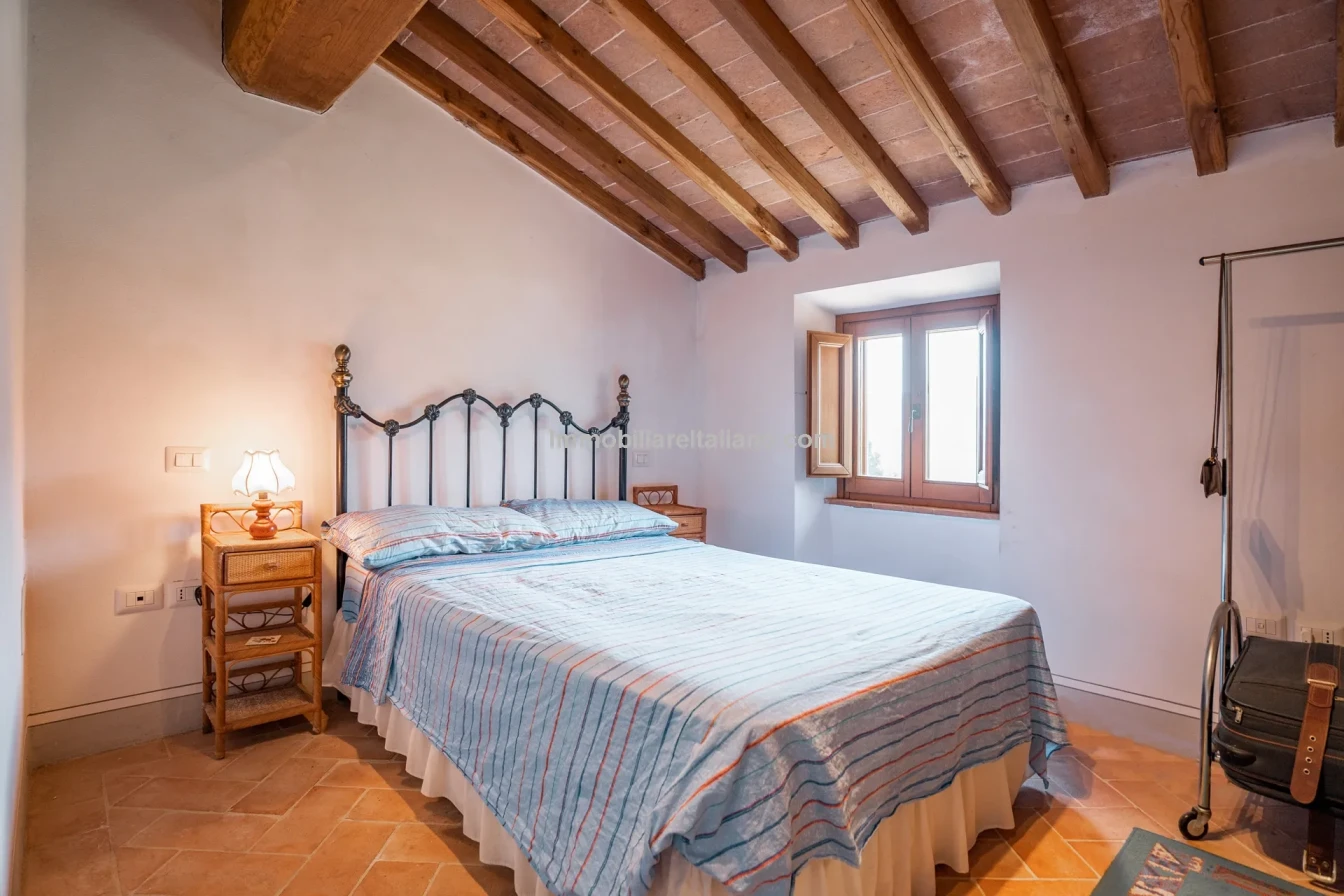 Ferme restaurée de 3 chambres avec piscine dans la région de Caprese Michelangelo en Toscane - Voir l'image 53 sur 85